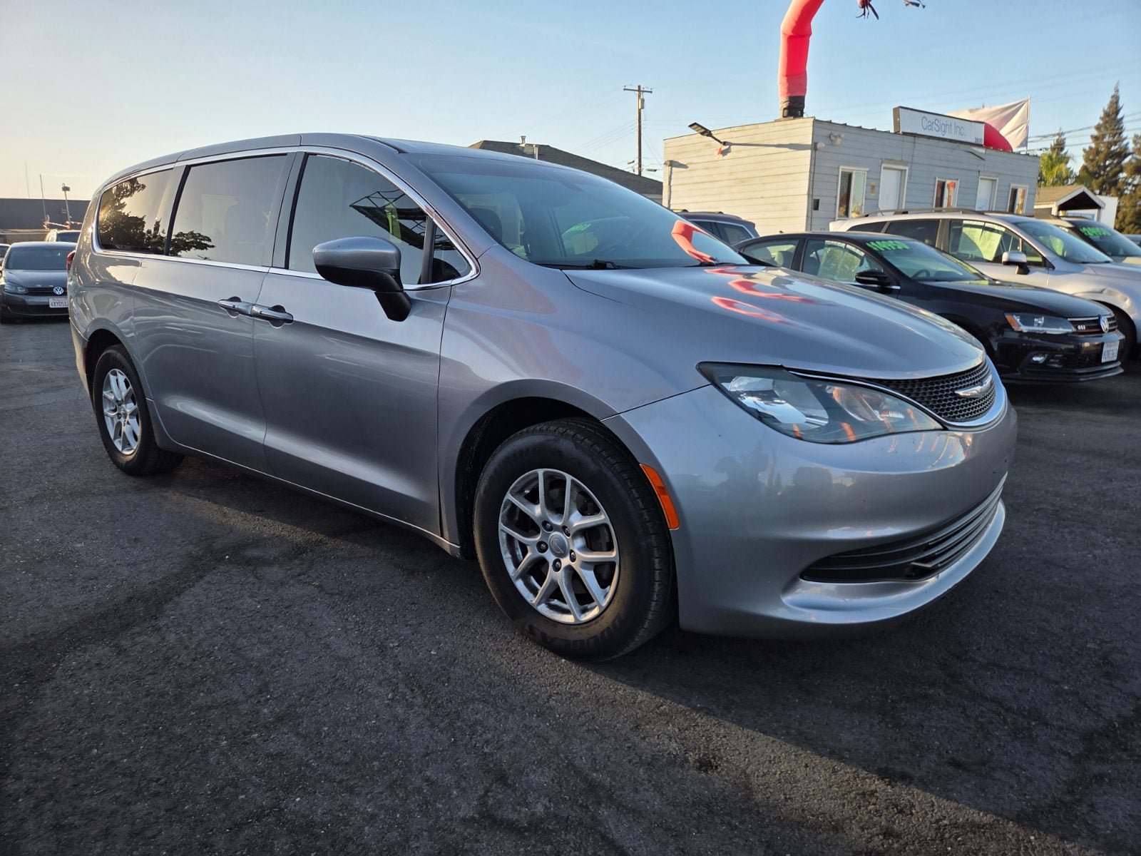 Used 2017 Chrysler Pacifica Touring FWD image 5