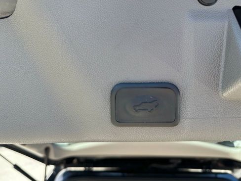 Used 2017 GMC Acadia Limited SLT image 8