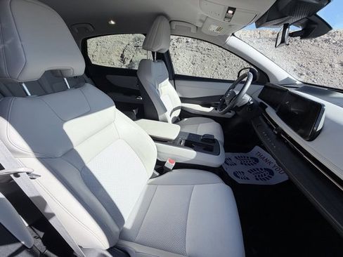 Used 2023 Nissan Ariya FWD image 30