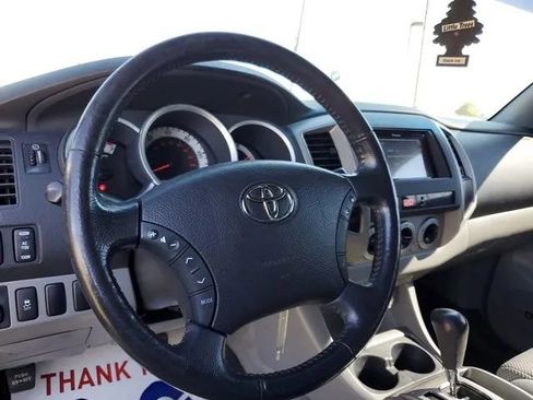 Used 2011 Toyota Tacoma PreRunner image 17