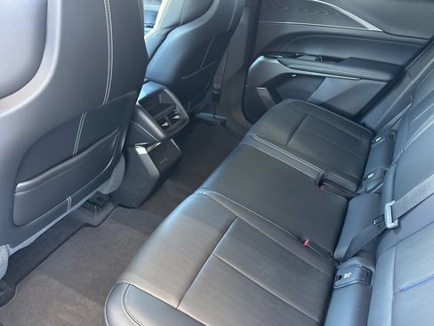 Used 2024 Cadillac Lyriq Luxury RWD image 6