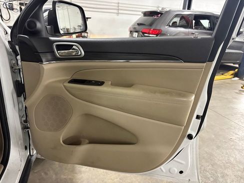 Used 2019 Jeep Grand Cherokee Limited AWD/4WD image 17