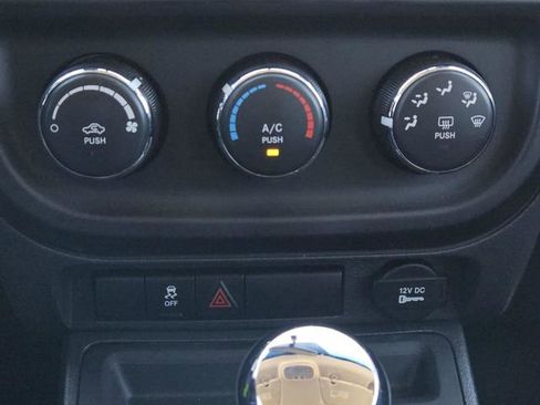 Used 2015 Jeep Compass Sport image 15