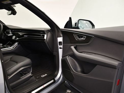 Used 2025 Audi Q8 Premium Plus image 46