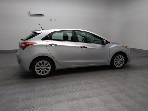 Used 2017 Hyundai Elantra GT image 10