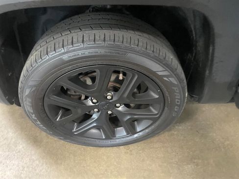 Used 2017 Jeep Renegade Altitude AWD/4WD image 22