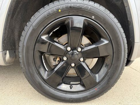 Used 2015 Jeep Grand Cherokee Altitude AWD/4WD image 10