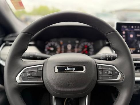 Used 2025 Jeep Compass Limited AWD/4WD image 10