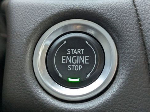 Used 2023 GMC Yukon XL SLT image 33