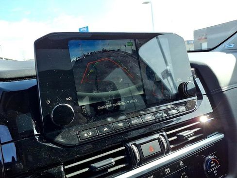 Used 2025 Nissan Pathfinder Platinum w/ Lighting Package (N92) image 32