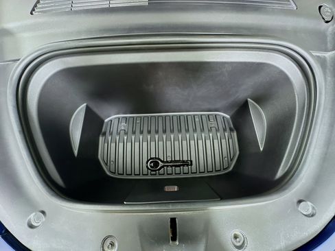 Used 2020 Tesla Model Y Long Range image 32