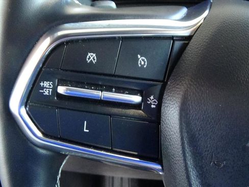 Used 2025 Chevrolet Traverse LT image 21