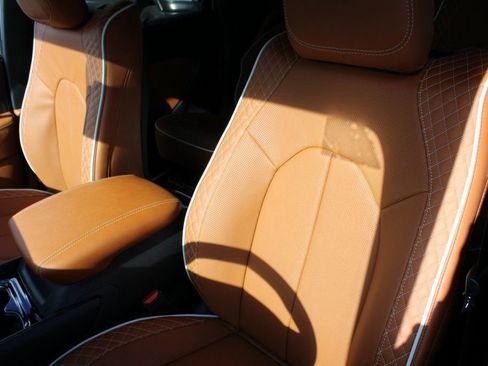 New 2026 Chrysler Pacifica Pinnacle image 24