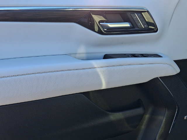 Used 2025 Chevrolet Tahoe Premier AWD/4WD image 22