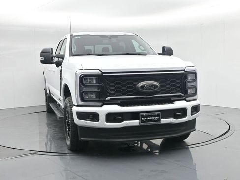 New 2026 Ford F250 Lariat w/ Black Appearance Package image 30