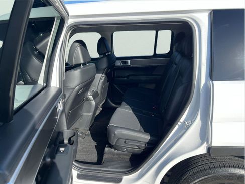 Used 2025 Hyundai Santa Fe SEL FWD image 11