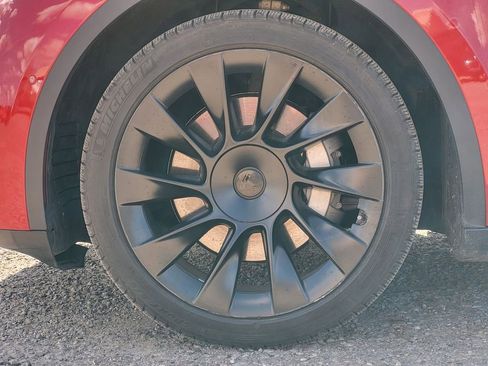 Used 2021 Tesla Model Y Long Range image 10