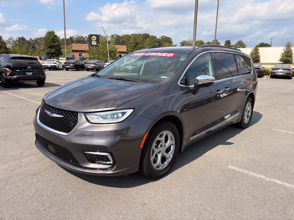 Used 2023 Chrysler Pacifica Limited FWD image 3