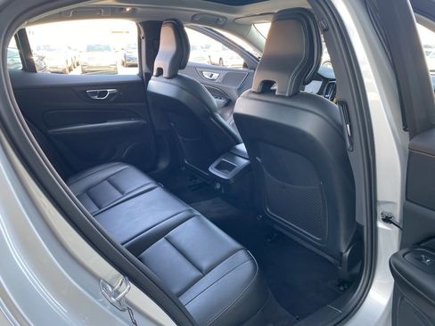 Used 2022 Volvo S60 B5 Momentum w/ Premium Package image 18