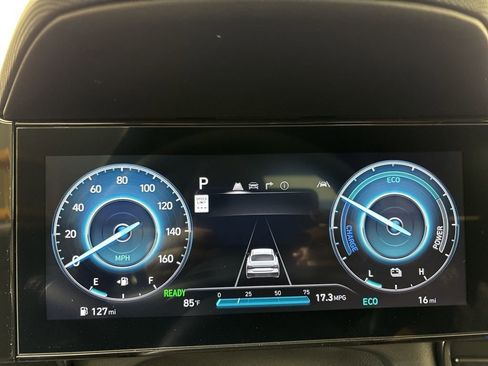 New 2025 Hyundai Elantra SEL FWD image 24