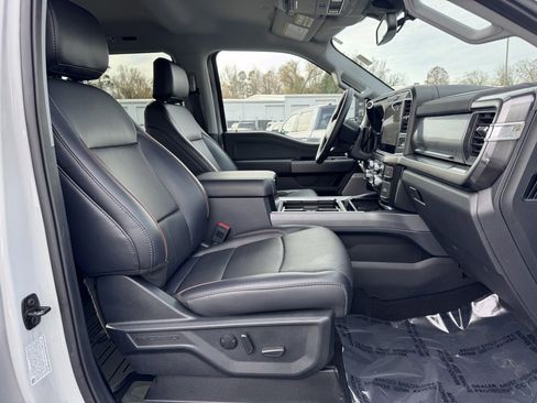 Used 2025 Ford F450 Lariat image 31