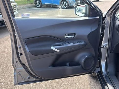 Used 2023 Nissan Kicks SV FWD image 9