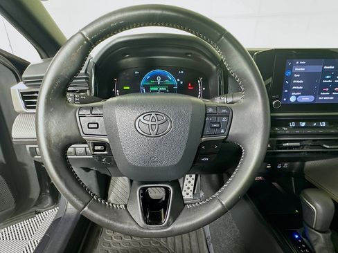 Certified 2025 Toyota Camry SE FWD image 15