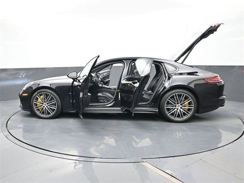 Used 2017 Porsche Panamera Turbo image 29