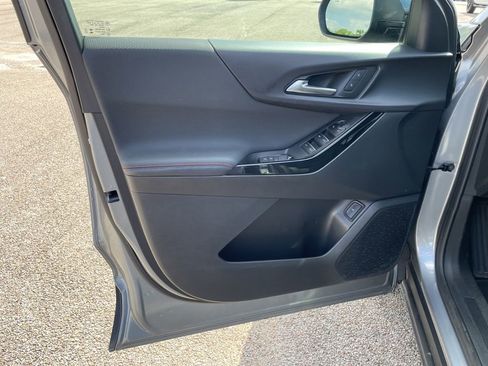 Used 2025 Chevrolet Equinox RS image 12