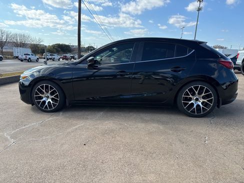 Used 2017 MAZDA MAZDA3 Touring image 4
