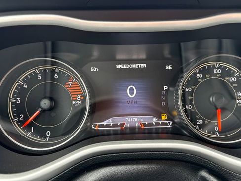 Used 2016 Jeep Cherokee Trailhawk AWD/4WD image 25