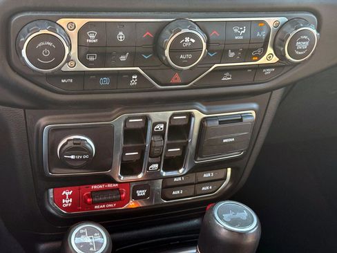 Used 2023 Jeep Wrangler Unlimited Rubicon 4xe w/ Steel Bumper Group image 19