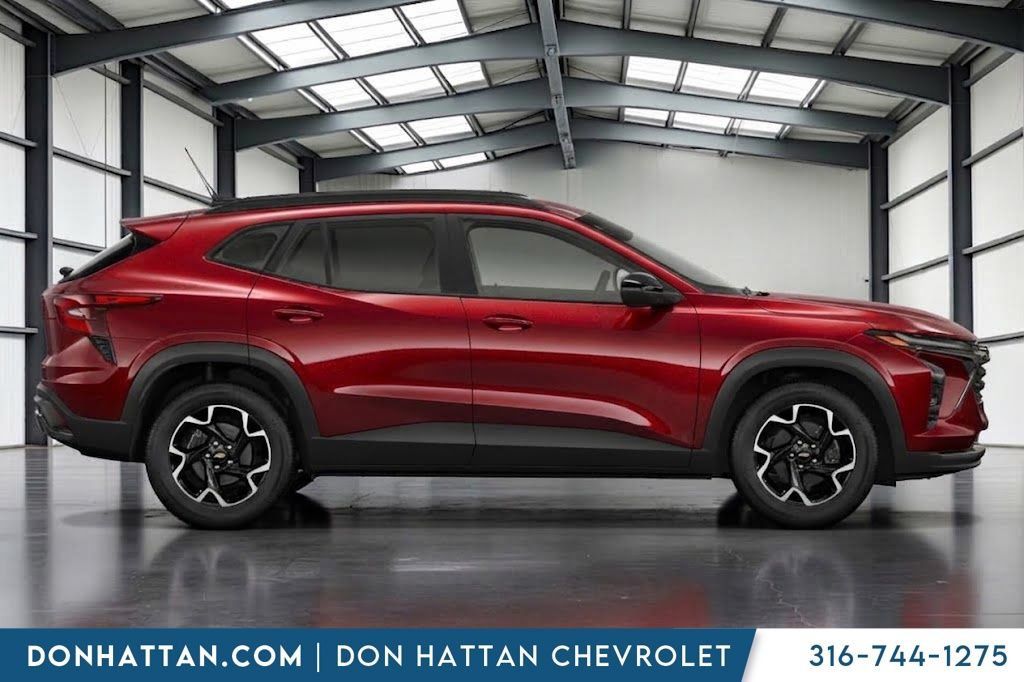New 2026 Chevrolet Trax LT w/ LT Convenience Package FWD image 3