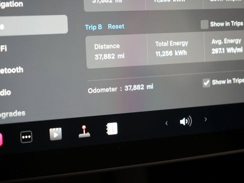 Used 2022 Tesla Model Y Performance image 23