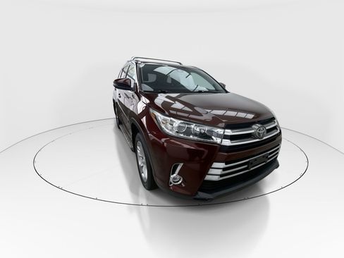 Used 2019 Toyota Highlander Limited image 2