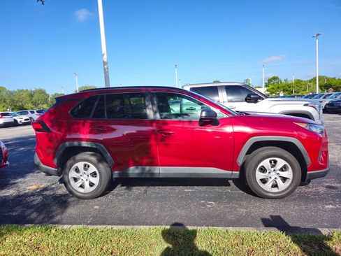 Used 2020 Toyota RAV4 LE FWD image 3