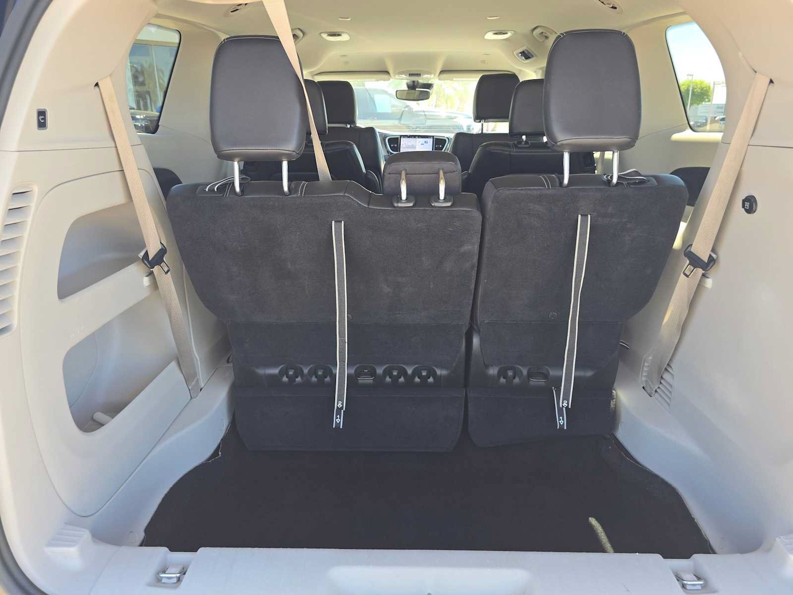 Used 2024 Chrysler Pacifica Touring-L FWD image 15