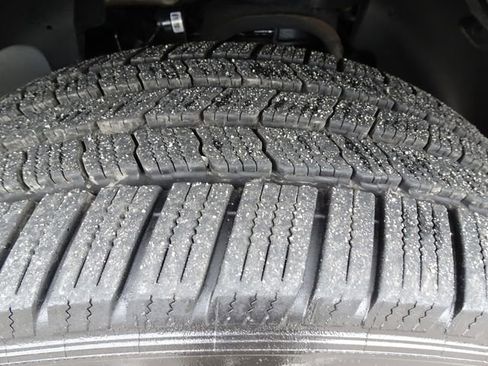 Used 2013 Cadillac Escalade EXT Premium image 34