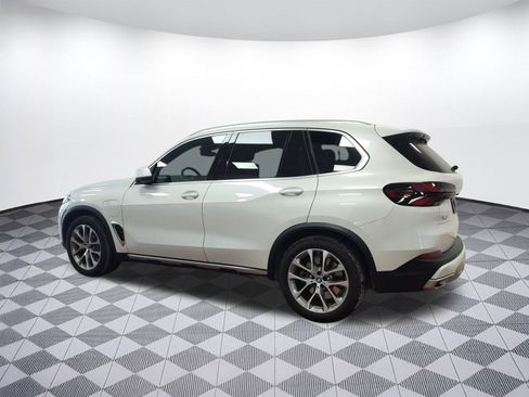 Used 2025 BMW X5 xDrive50e image 3