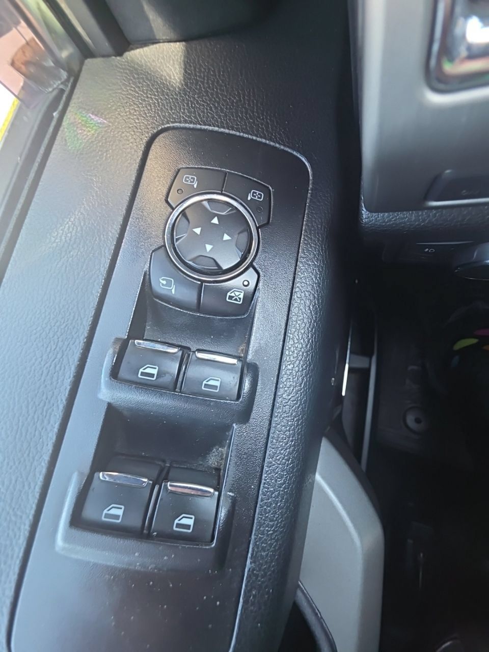 Used 2015 Ford F150 Platinum w/ Equipment Group 701A Luxury AWD/4WD image 41