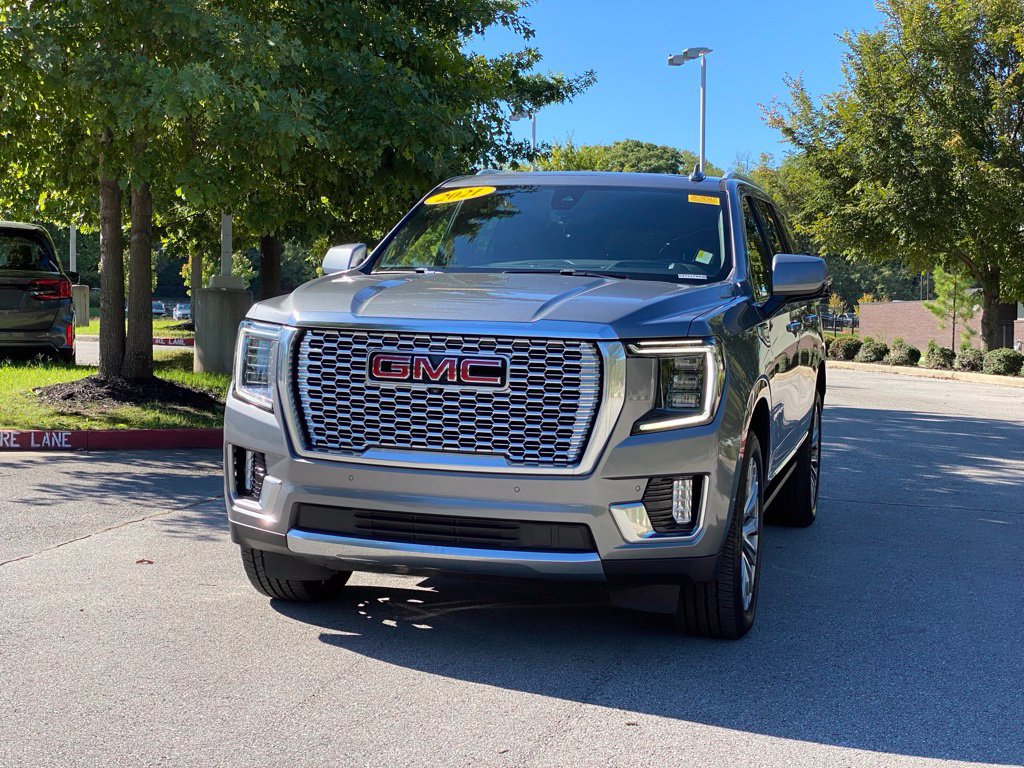 Used 2021 GMC Yukon Denali w/ Denali Premium Package AWD/4WD image 3