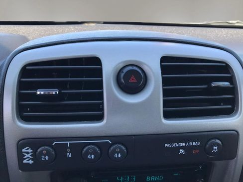 Used 2010 Chevrolet Colorado LT w/ Power Convenience Package AWD/4WD image 17