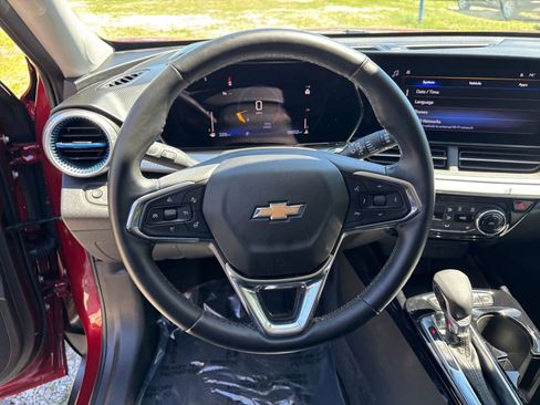 Used 2025 Chevrolet Trax LT w/ LT Convenience Package image 29