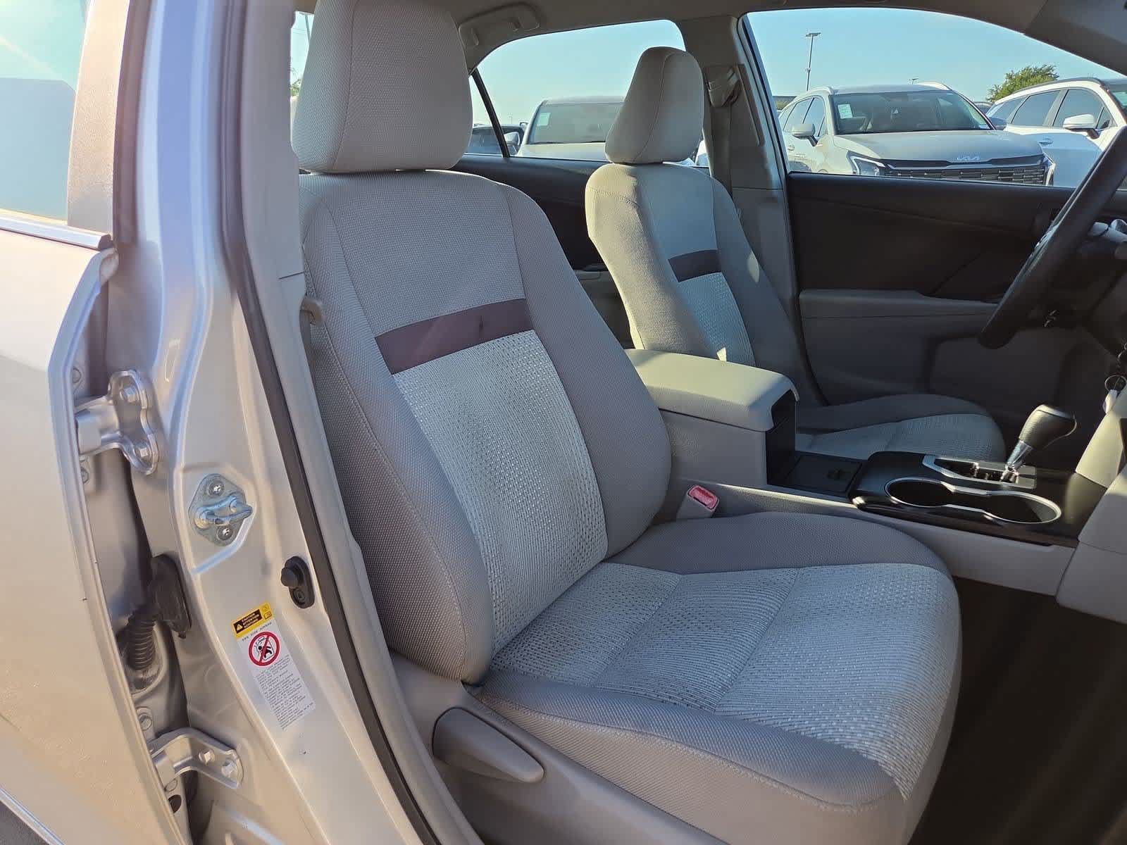 Used 2013 Toyota Camry LE FWD image 19