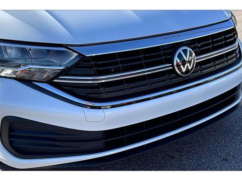 Used 2023 Volkswagen Jetta SE image 31