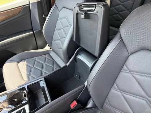 Used 2025 Volkswagen Atlas SE FWD image 21