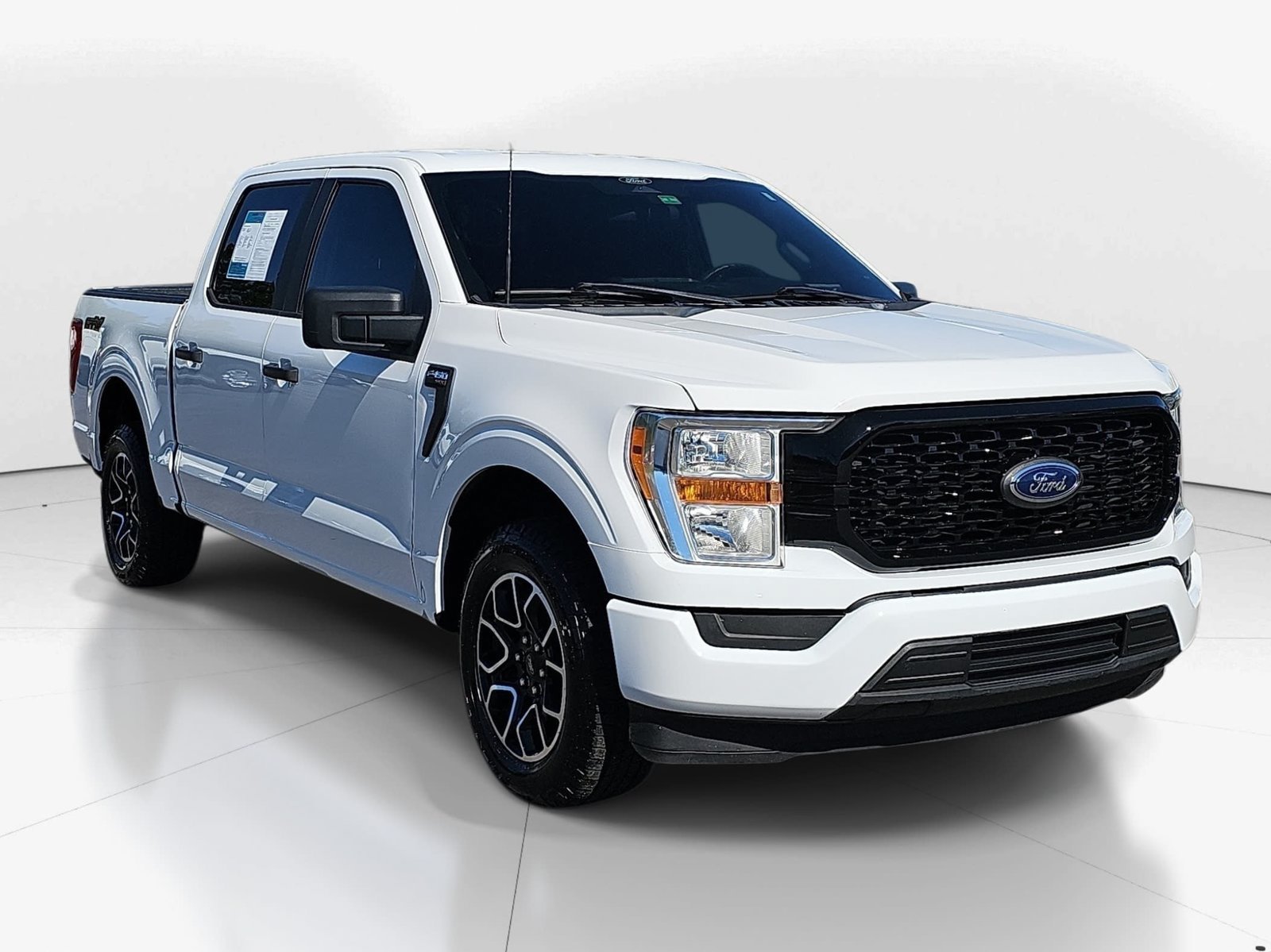 Used 2022 Ford F150 XL w/ STX Appearance Package RWD image 3