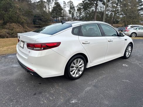 Used 2018 Kia Optima S w/ Panoramic Sunroof Package image 5