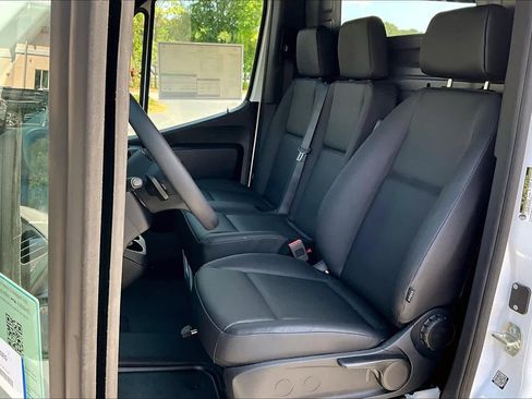 Used 2024 Mercedes-Benz Sprinter 2500 image 15