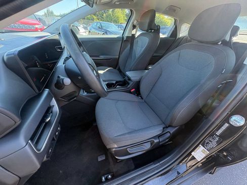 Used 2025 Kia K4 FWD image 36